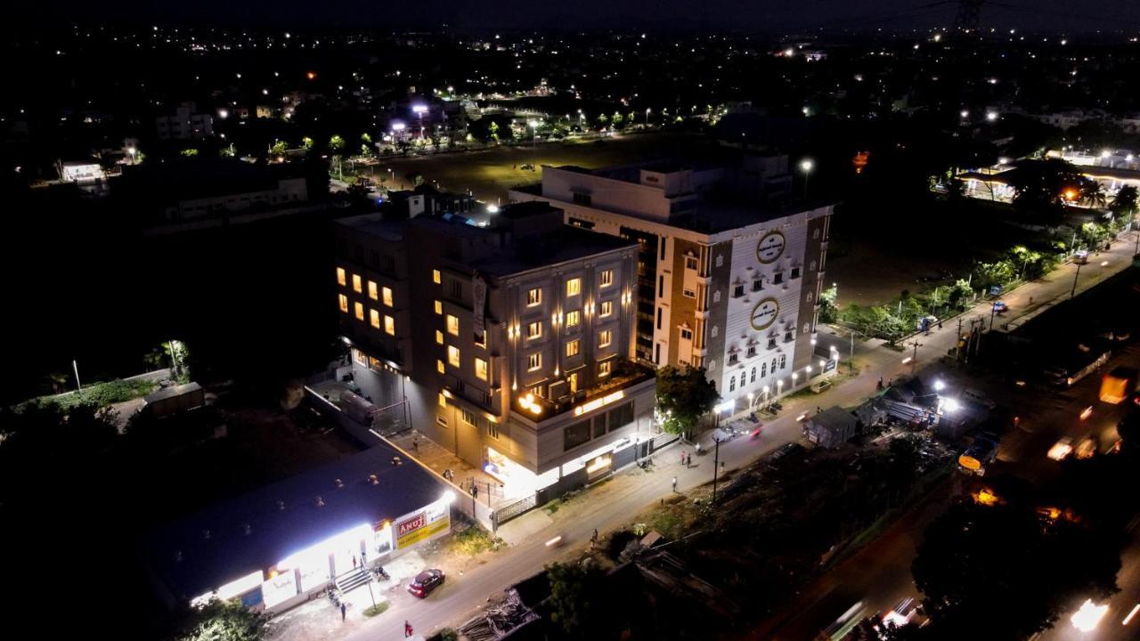 V Five Hotel Singapperumalkovil Exterior photo