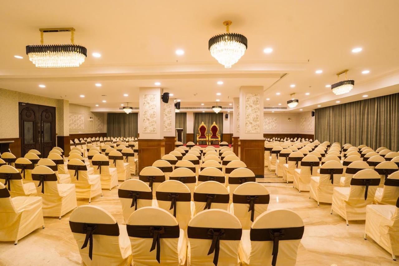 V Five Hotel Singapperumalkovil Exterior photo